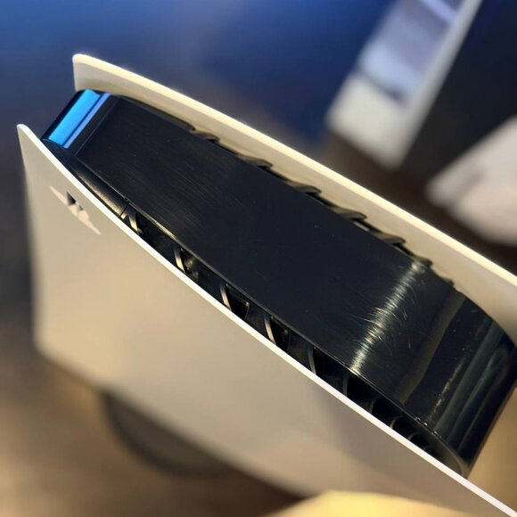 PlayStation 5 (Disc Version) – Excellent Condition + Bonus Game - Picture 6 of 9